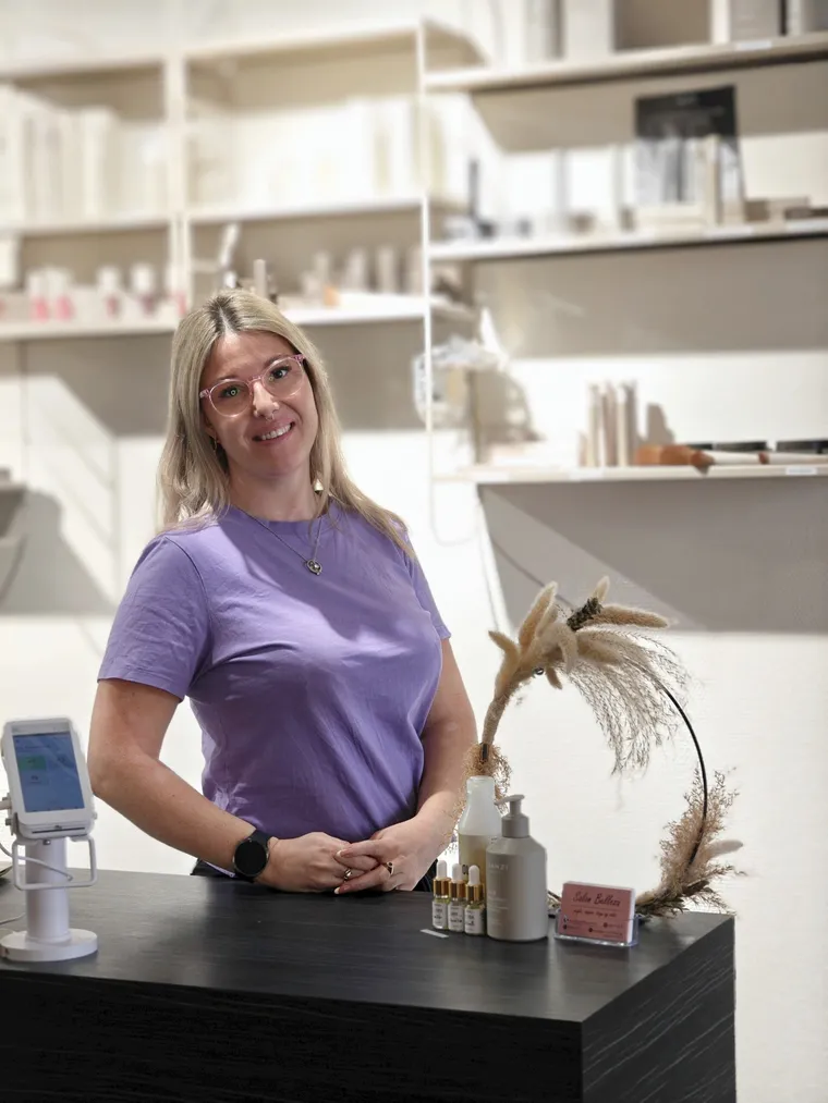 Annemette bag disken i Salon Belleza