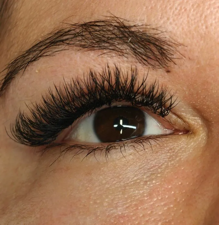 Y-lash extensions med dramatisk fylde
